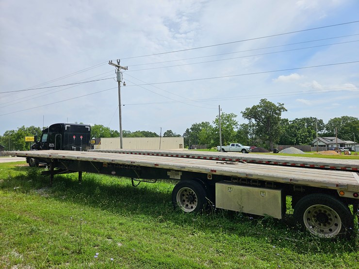 2005-utility-48'-x-102"-image-7