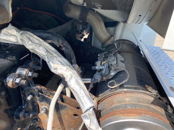 2014-freightliner-m2-image-18