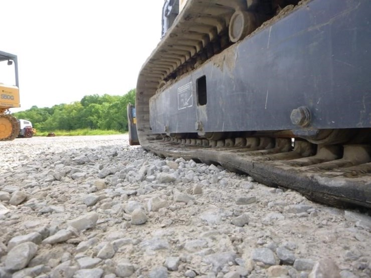 2021-deere-26g-image-30