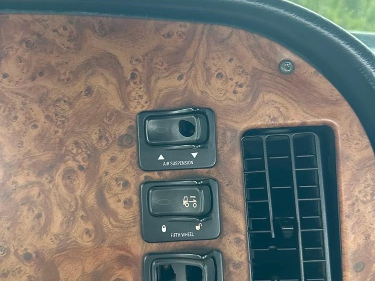 2001-peterbilt-378-image-33