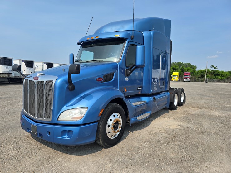 2019-peterbilt-579-image-2
