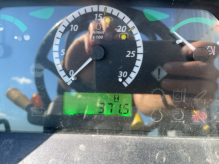 2019-john-deere-5065e-image-8