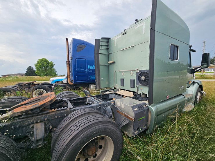 2016-peterbilt-579-image-13