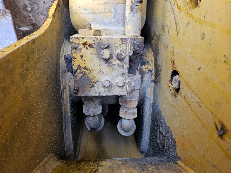 1984-caterpillar-973-image-52