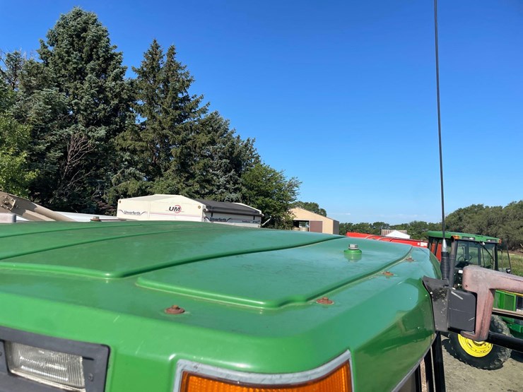 1996-john-deere-8300-image-43