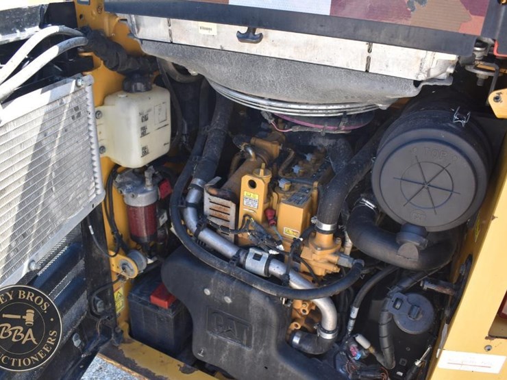 2018-caterpillar-262d-image-45