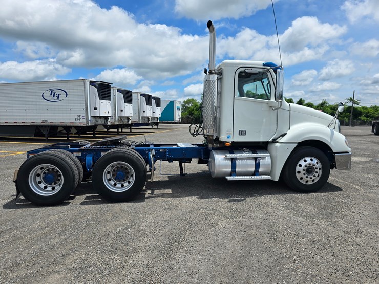 2020-freightliner-columbia-120-image-25