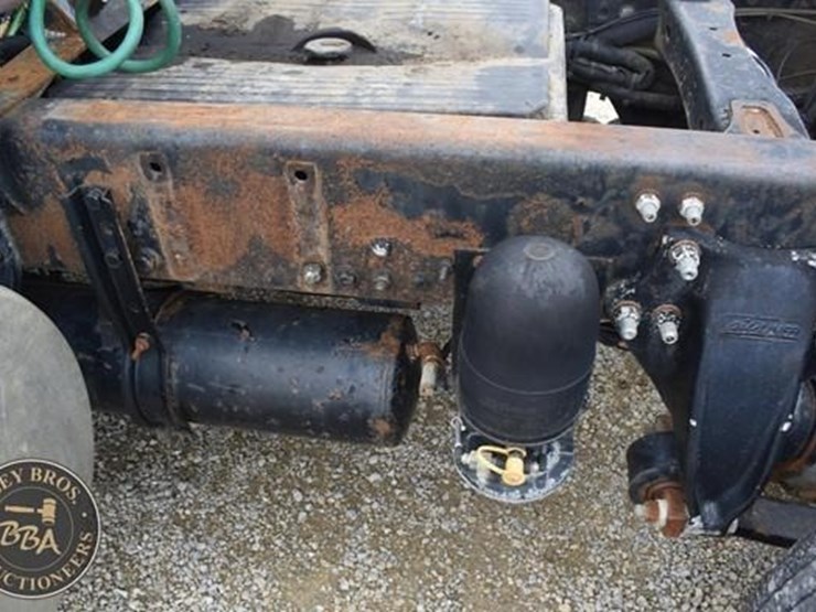 2002-freightliner-century-112-image-18