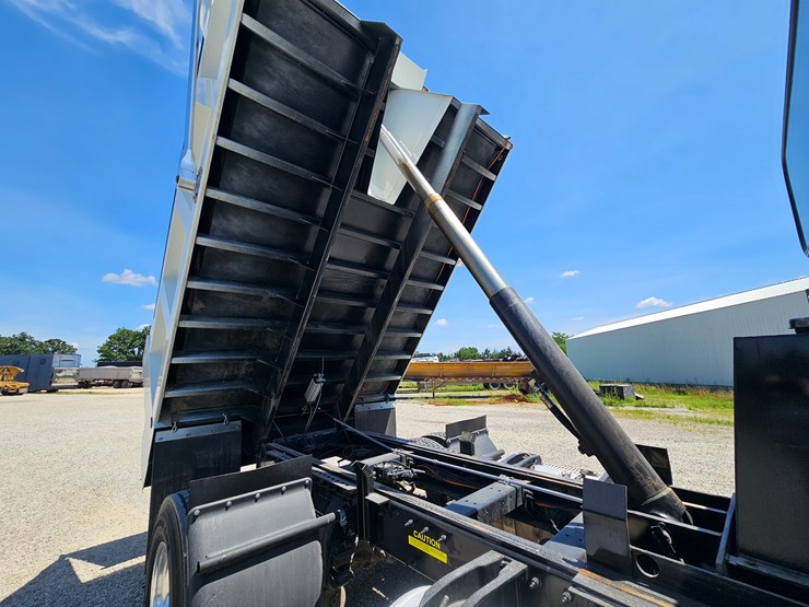 2012-peterbilt-382-image-35