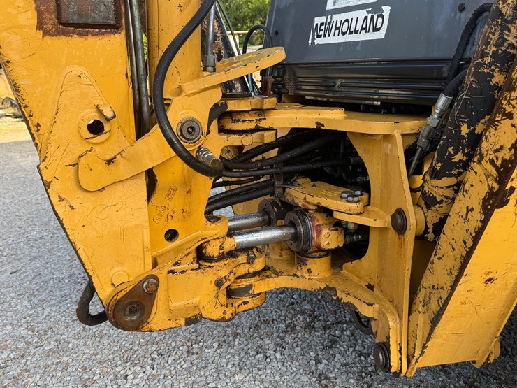 new-holland-555e-image-9