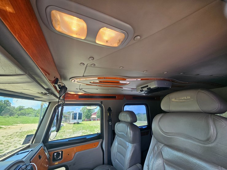2007-peterbilt-335-image-68