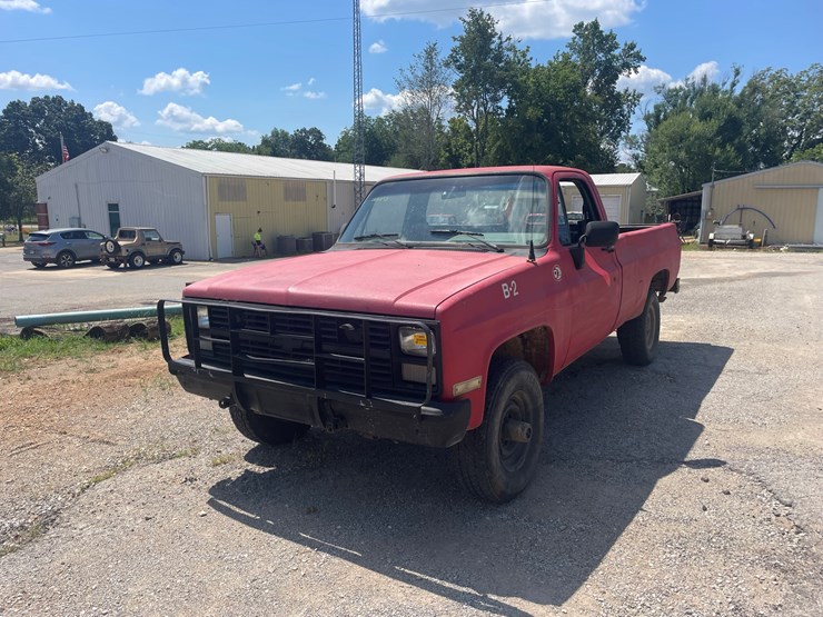 1986-chevrolet-custom-deluxe-image-1