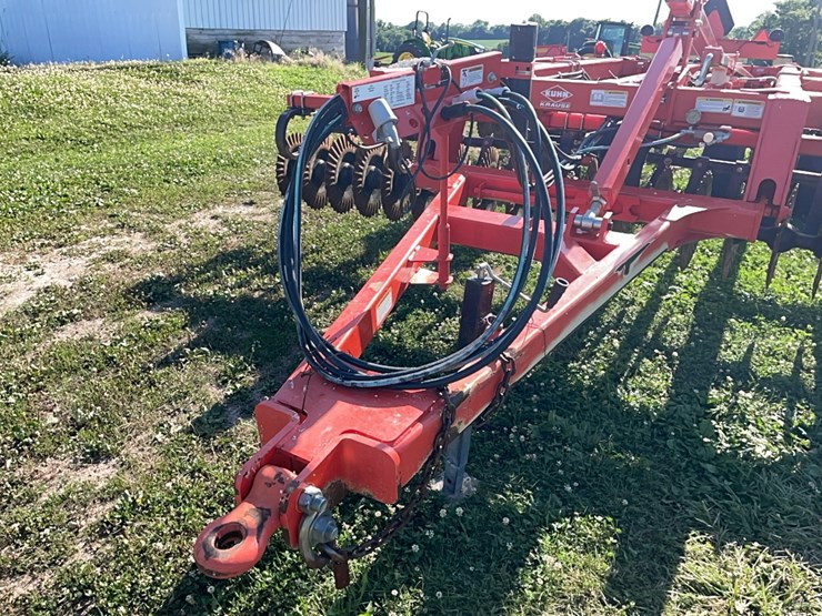 2014-kuhn-krause-excelerator-8000-image-4