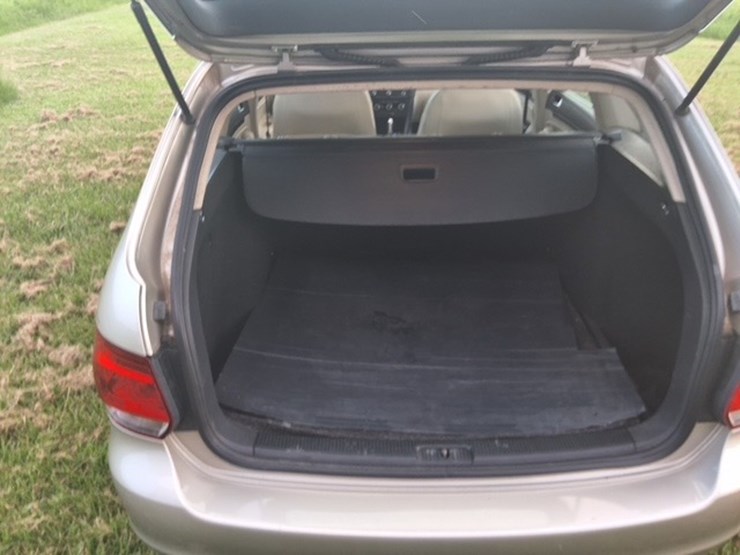 #99999-•-2013-volkswagen-jetta-passenger-car-image-14
