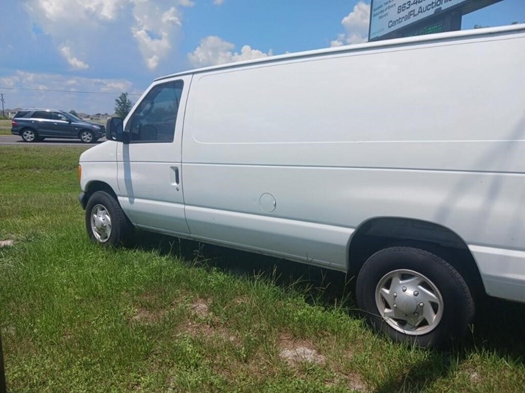 2007-ford-e-series-e-250-image-4