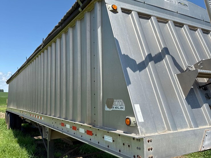 2009-dakota-aluminum-40ft-grain-trailer-image-22