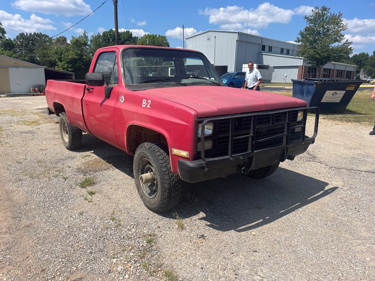 1986-chevrolet-custom-deluxe-image-2