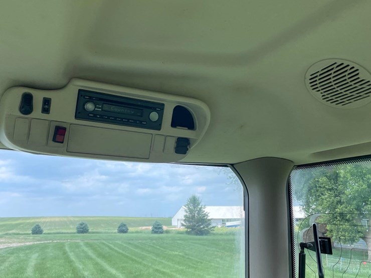 2015-john-deere-6155r-image-56
