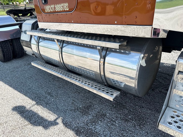 2019-kenworth-w900l-image-39