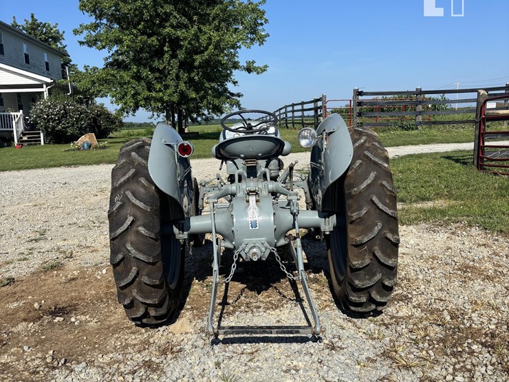 1947-ford-9n-image-6