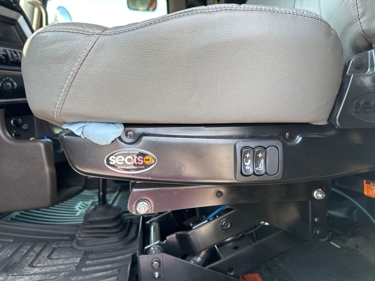 2019-kenworth-w900l-image-44