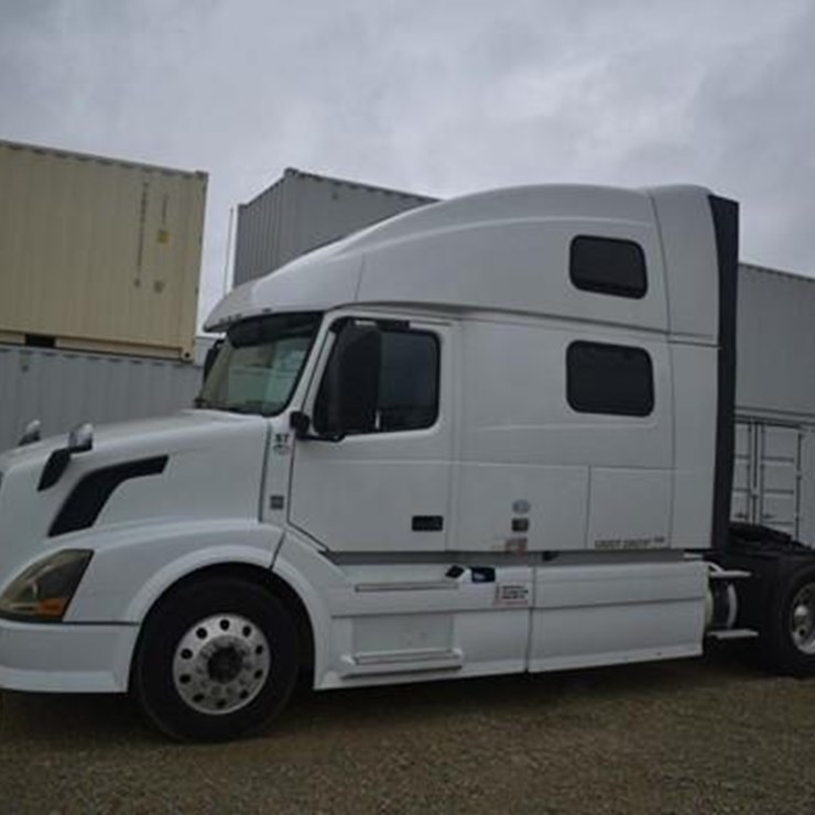 2014 VOLVO VNL64T670