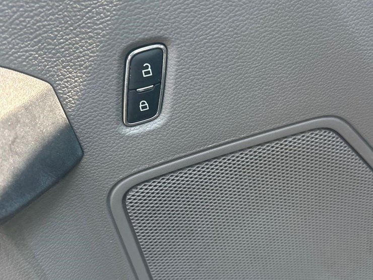2020-ford-f350-xl-image-37