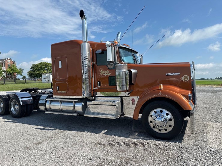 2019-kenworth-w900l-image-9