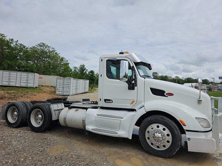 2014-peterbilt-579-image-16