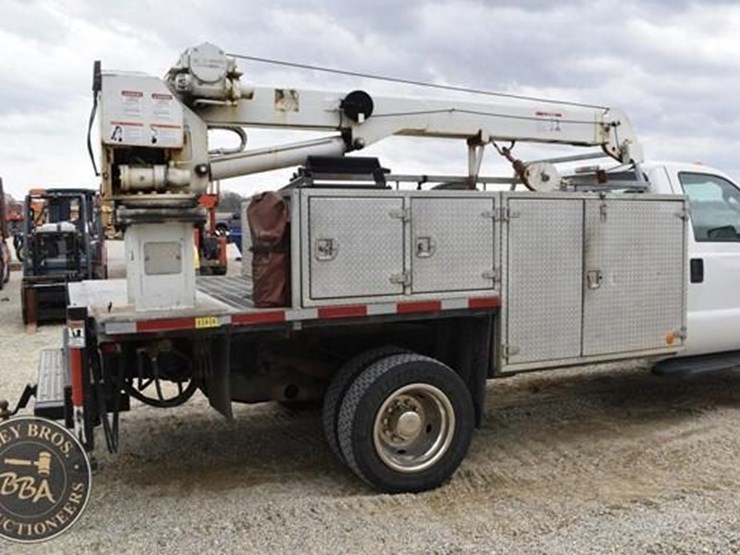2013-ford-f550-image-44