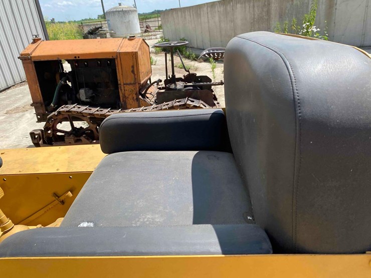 caterpillar-15-ag-crawler-image-19