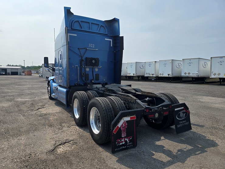 2019-peterbilt-579-image-17