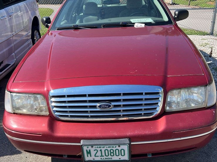 2003-ford-crown-victoria-image-3