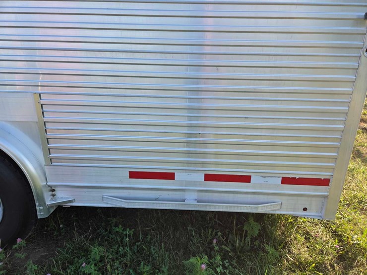 2017-8'x24'-eby-aluminum-livestock-trailer-image-25