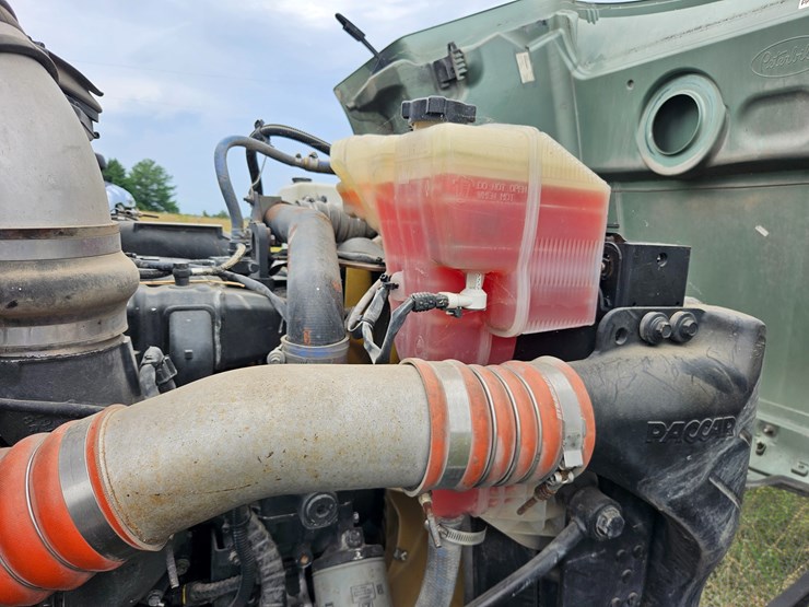 2016-peterbilt-579-image-33