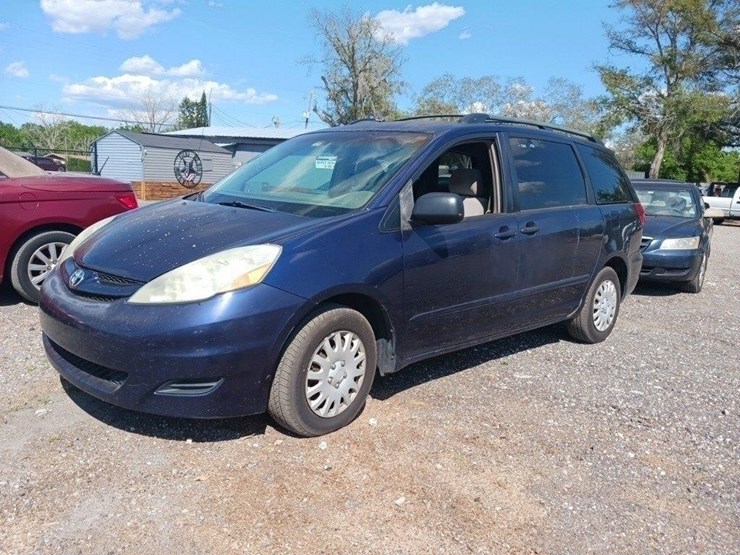 2006-toyota-sienna-image-2