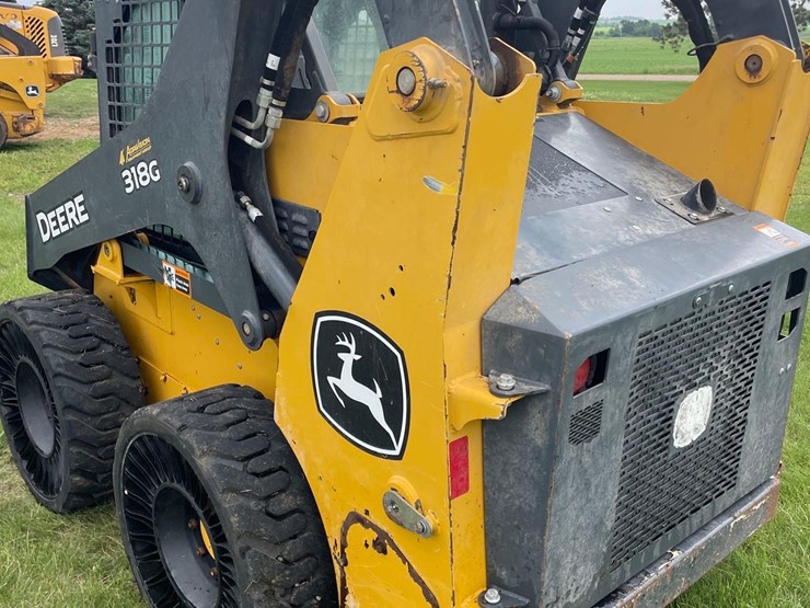 2019-deere-318g-image-19