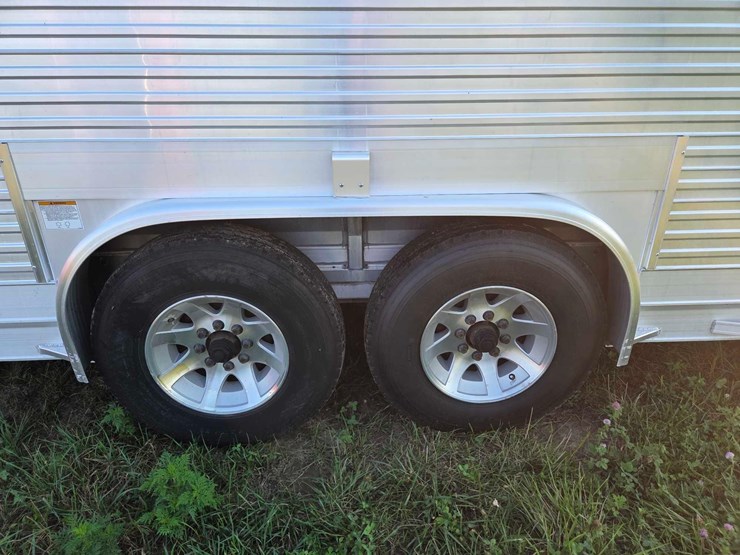 2017-8'x24'-eby-aluminum-livestock-trailer-image-26