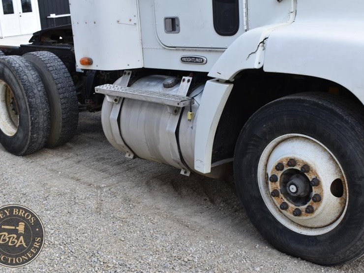 1999-freightliner-fld112-image-24