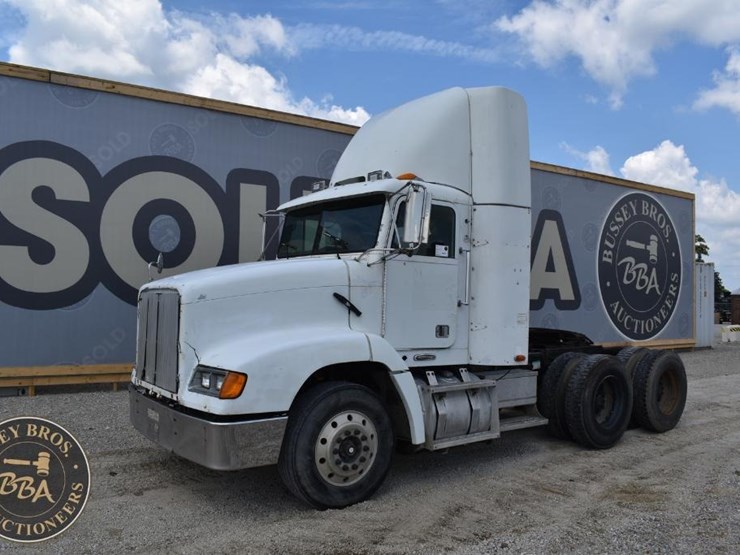 1999-freightliner-fld112-image-4