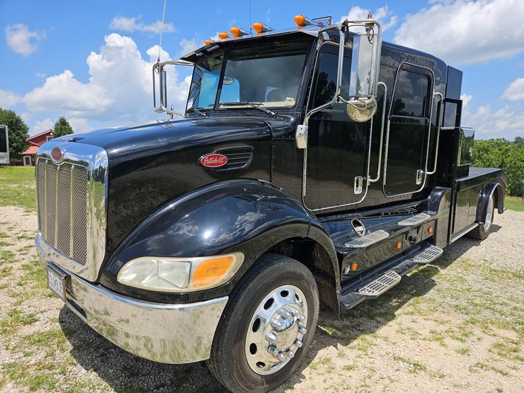 2007-peterbilt-335-image-1