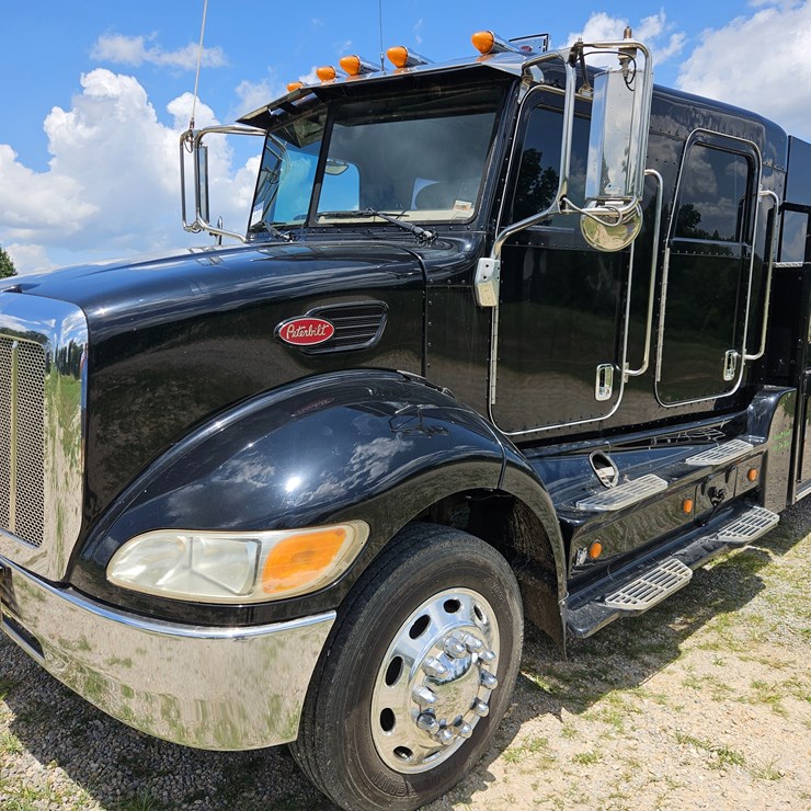 2007 PETERBILT 335