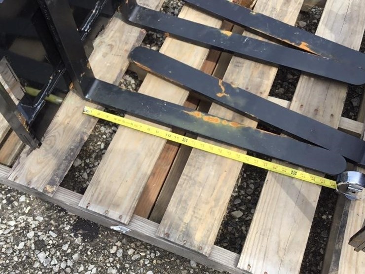 new-giyi-mini-skid-steer-fork-attachment-image-2