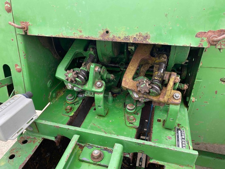 john-deere-336-baler-image-15