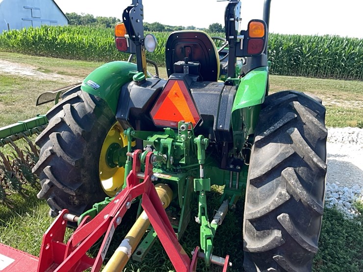 2019-john-deere-5065e-image-4