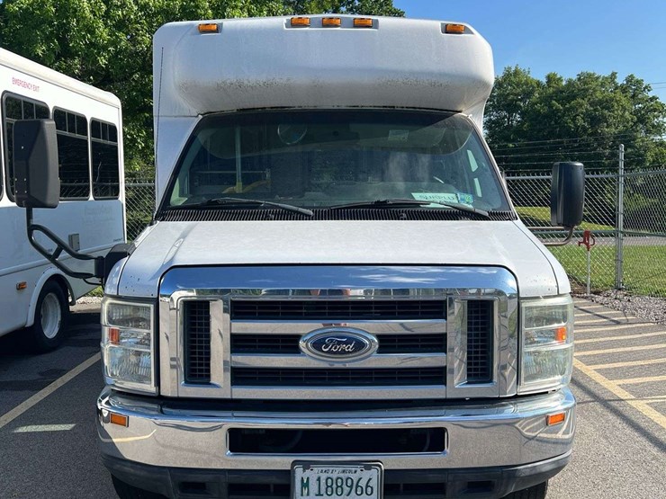 2011-ford-e350-image-2
