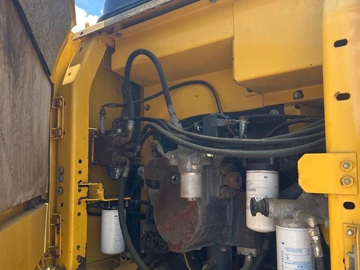 2021-komatsu-pc210-lc-11-image-22
