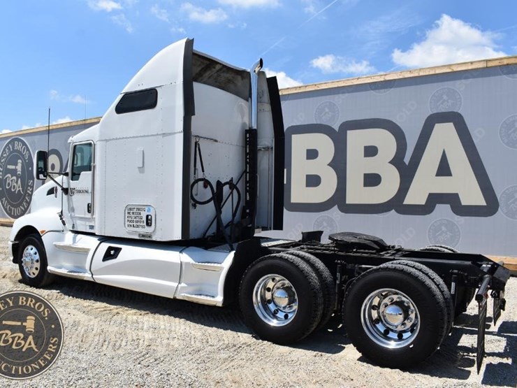 2011-kenworth-t660-image-9