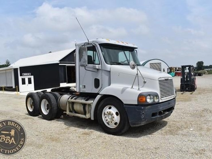 2002-freightliner-century-112-image-8