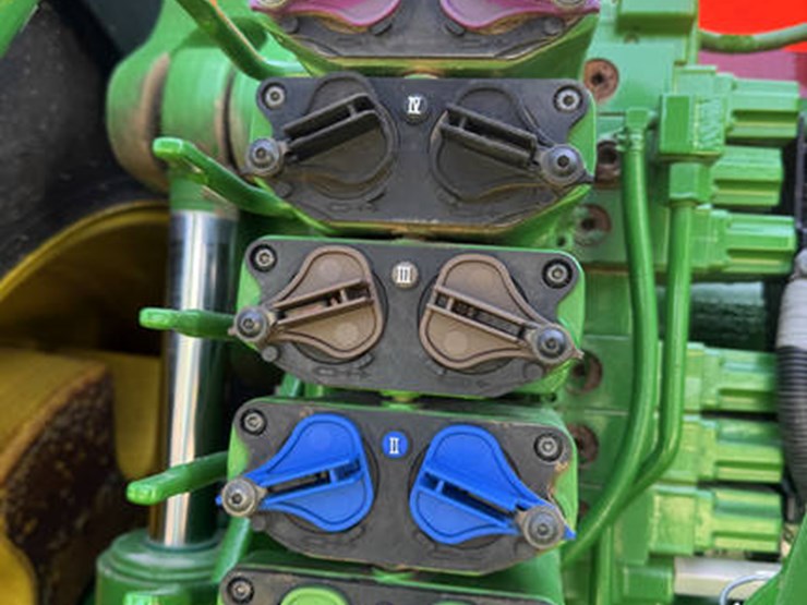 2014-john-deere-8270r-image-23